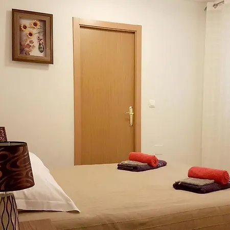 3 Bedrooms With Balcony And Wifi At 1 Km Away From The 公寓